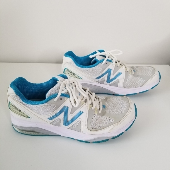 New Balance 1540v2 Athletic Running Sneakers Size 8 White with Blue Bell - Picture 4 of 11